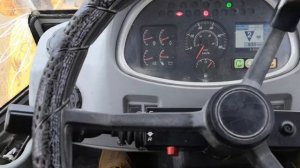Как управлять, огромным Фронтальным погрузчиком hyundai HL 740, 5 сек и вы MASTA)