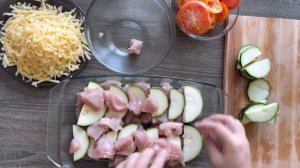 Куриное филе запечённое в духовке с кабачком и помидорами под сырной корочкой.Chicken fillet