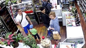 Работа карманника в магазине