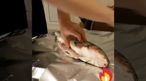 Как приготовить Белый амур. Фаршированный овощами и запеченный в духовке