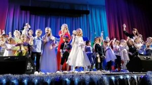 Мы желаем всем в новогодний день, радость и тепла света и добра!