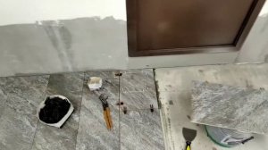 скрытый люк в полу из плитки