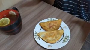 Как разогреть чебуреки полуфабрикат без микроволновки ?
