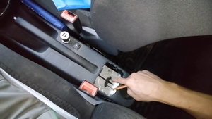 Skoda FABIA со слов владельца клинит ручник.