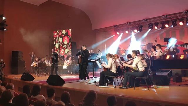 Балалайка MIX и Оркестр русских народных инструментов '''Перезвоны' смотреть онлайн