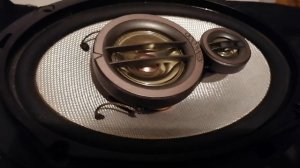 Pioneer ts 6975 VS Kenwood kfc Hq 698 bass test