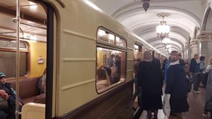 РЕТРОПОЕЗД Сокольники на станции Комсомольская