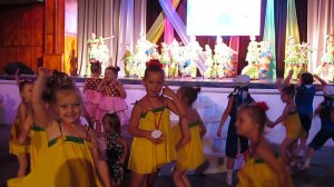 Танец "Карнавал".  Ансамбль "Огоньки". Летний концерт. Таганрог   25.06.2019.