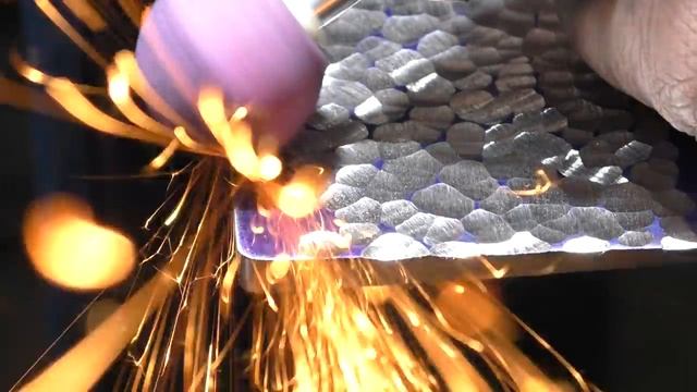 Как сделать топор из рессоры своими руками смотреть онлайн