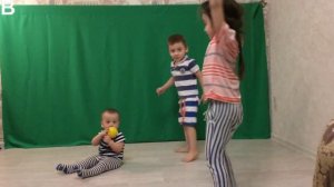 ❤♥ РАЗМИНКА детей!!!! выполняем шпагаты, колесо, сальто вперед, мостики, ныряем!