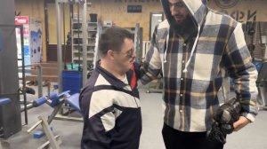 Как обычно Раджабик в спортзале, поглощает шашлык не жуя?, получил подарок от Исмаила