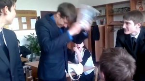 Шок!!! Что делают школьники на переменах!!!!