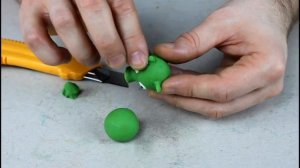 КАК СЛЕПИТЬ ИЗ ПЛАСТИЛИНА ЭНГРИ БЕРДЗ СВИНЬИ? ИСТОРИИ СВИНОК. ЗЛЫЕ СВИНЬИ ИЗ ПЛАСТИЛИНА. | #RAIDOTV