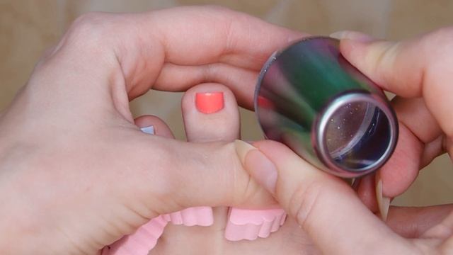 Яркий летний педикюр с животным принтом (обычный лак)
