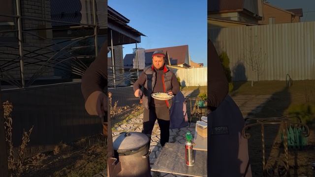 Готовим мясо по рецепту от Рината! Ну что может быть вкуснее… смотреть онлайн