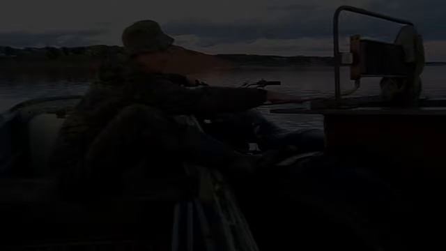 Каракат форсирует реку