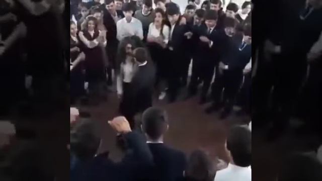 Ракси паданалатски духтаро дар мактаб