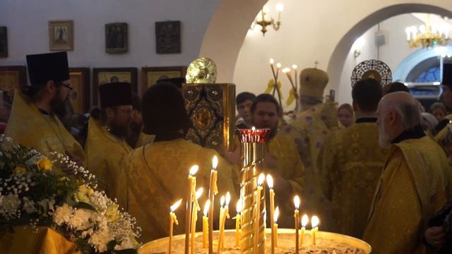 Престольный праздник. Божественная литургия архиерейским чином, 19 декабря 2018г. смотреть онлайн