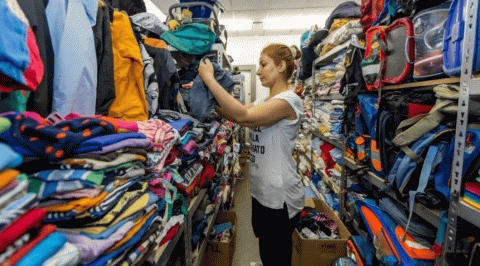Куда отдать старую одежду на переработку в России