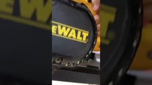 Пила Dewalt