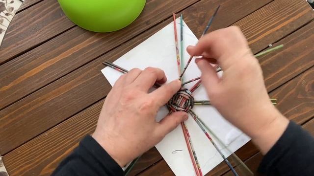 Корзинка из обычной ГАЗЕТНОЙ бумаги - плету из БРОШЮР магазина "Верный" и "Пятерочка" - НОВИЧКАМ! смотреть онлайн