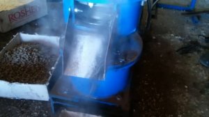 Production of pellets from recycled paper. Изготовление гранулы из макулатуры