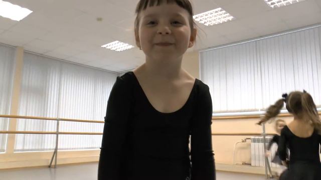 А кто-то танцует... смотреть онлайн