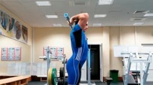 Французский жим со штангой стоя или сидя: техника выполнения