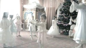 танец снежинок вторая младшая группа