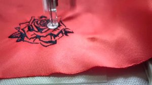 Janome Memory Craft 200 E simple embroidery machine at work  Простая вышивальная машинка в работе