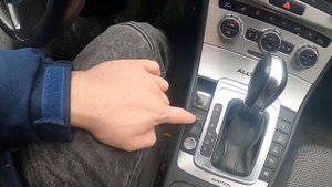 How to Enable or Disable Autohold Function in Volkswagen Passat B7 (2010 - 2015) - Use Autohold