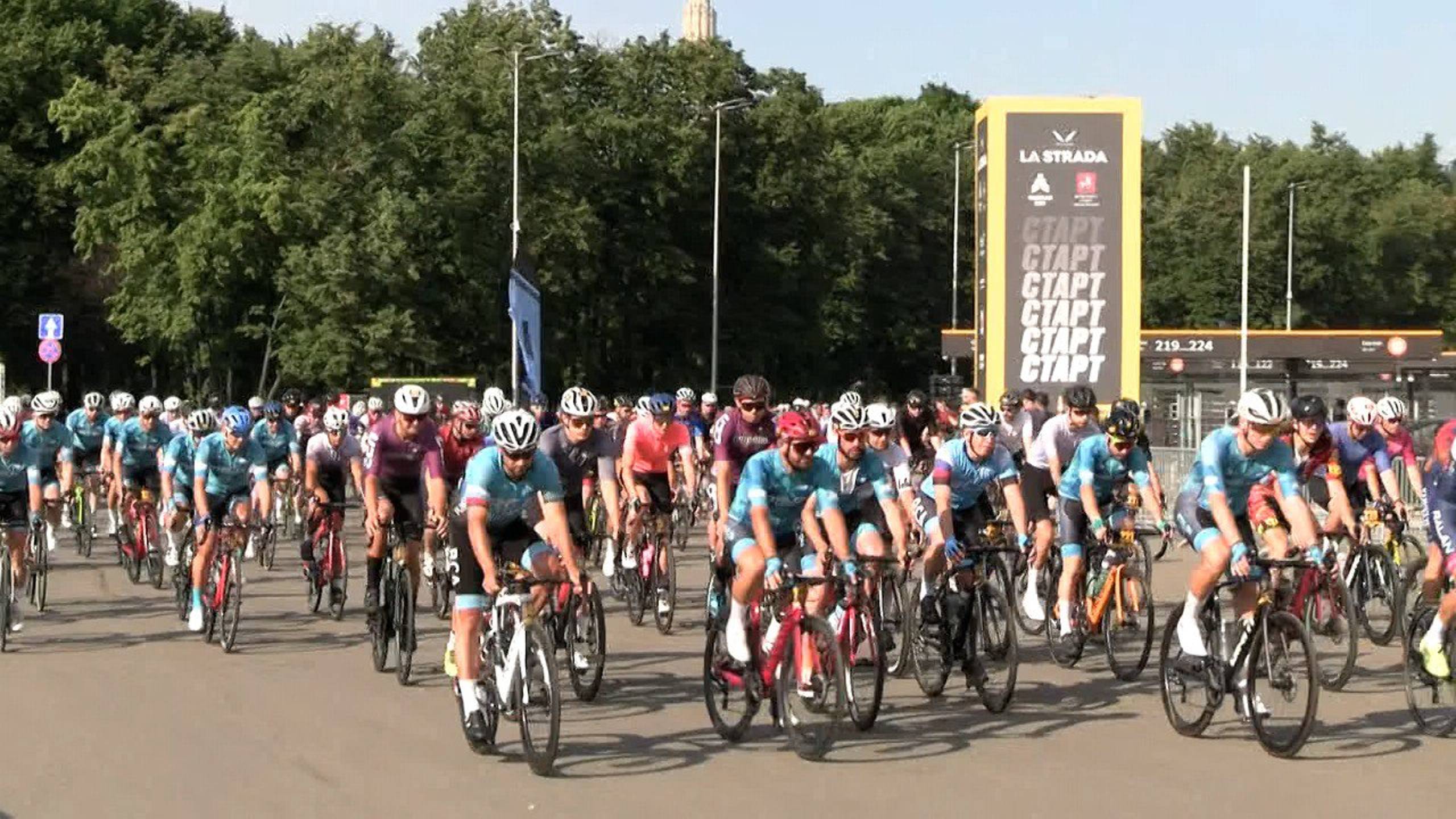 Около 5000 участников: в Москве состоялась велогонка La Strada