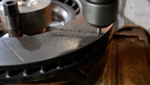 Фрезеровка канавок, или насечек на тормозных дисках