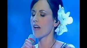 Dolores O'Riordan Ave Maria live7az