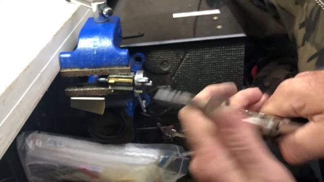 How to impression a key when all car keys are lost смотреть онлайн