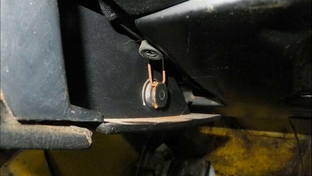 Interiores e Porta-Luvas ( Ford Granada Mk1 1977 ) смотреть онлайн