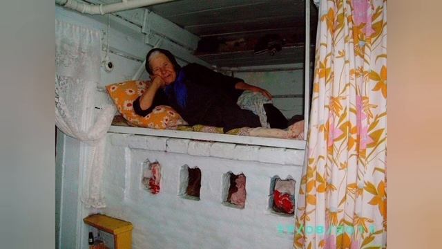 В избе жарко натоплено. Сон на печи. Русская печь спать. Изба с печью на которой спят. На чем спали в избах.