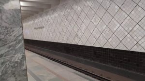 Станция метро "Профсоюзная", примитивная "сороконожка" , была введена в строй в 1962 г #moscow