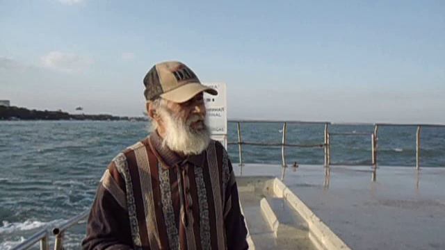 Болгарский пенсионер говорит о России, Америке, свободе . На рыбалке. Бургас, пирс. Болгария.
