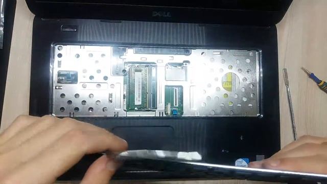 Как поменять клавиатуру с ноутбука Dell N5040 \ Dell M5040 смотреть онлайн