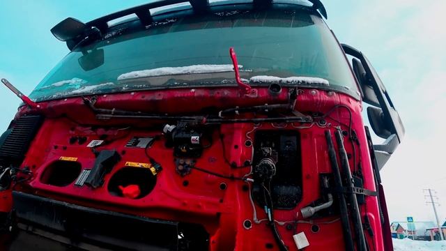 Ролик 129. Ремонт трапеции дворников на VOLVO FH-4. Заклинил водительский дворник. смотреть онлайн
