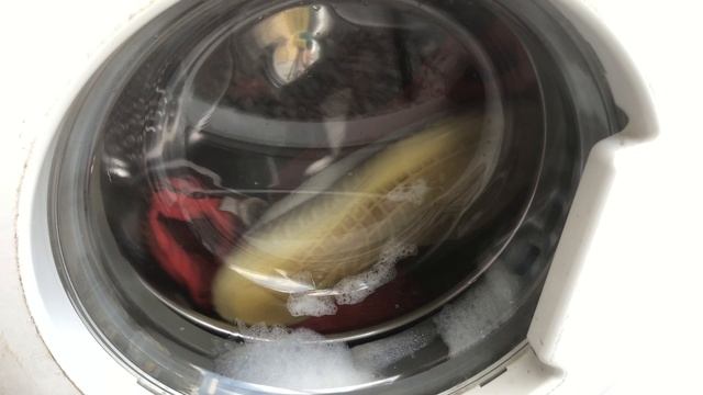 Последняя стирка на Samsung F813J(Снято 25 мая)/Стирка кроссовок/Синтетика 30*,800 об/мин смотреть онлайн