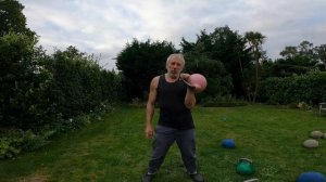 ??????Лайфхаки с тяжёлой гирей 32кг. Перебросы и перехваты. 32 kg kettlebell lifehacks: catching