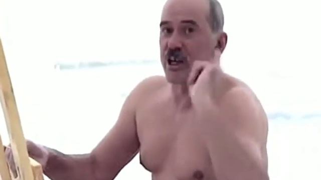 Прикол как мужик окунался в прорубь смотреть онлайн