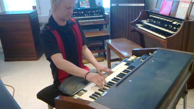 HAMMOND X5 Delivered смотреть онлайн