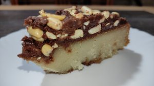 Очень вкусный и простой в приготовлении торт с арахисом