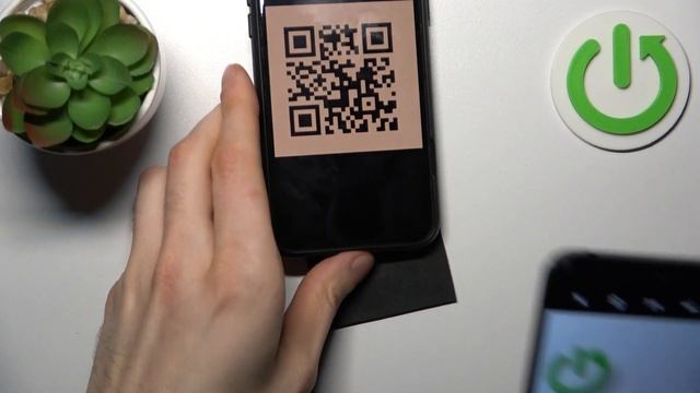 How to Scan QR Codes on MOTOROLA Moto E22 смотреть онлайн