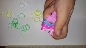 Плетем пёрышки на рогатке из резинок. Урок: Плетение из резинок.