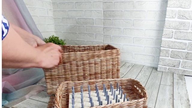 Плетёная шкатулка для рукоделия с вкладышем для ниток смотреть онлайн