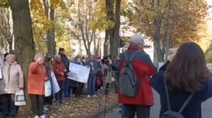 Протестующие в Кишинёве устроили депутатам «коридор позора».